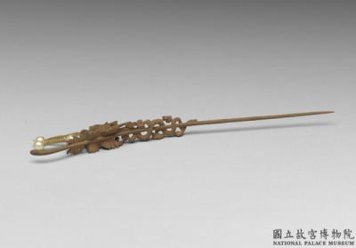 图片[3]-Agarwood earpick-hairpin with carved decoration of a dragon chasing a pearl, Qing dynasty (1644-1911)-China Archive